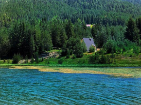 Zminica Lake House